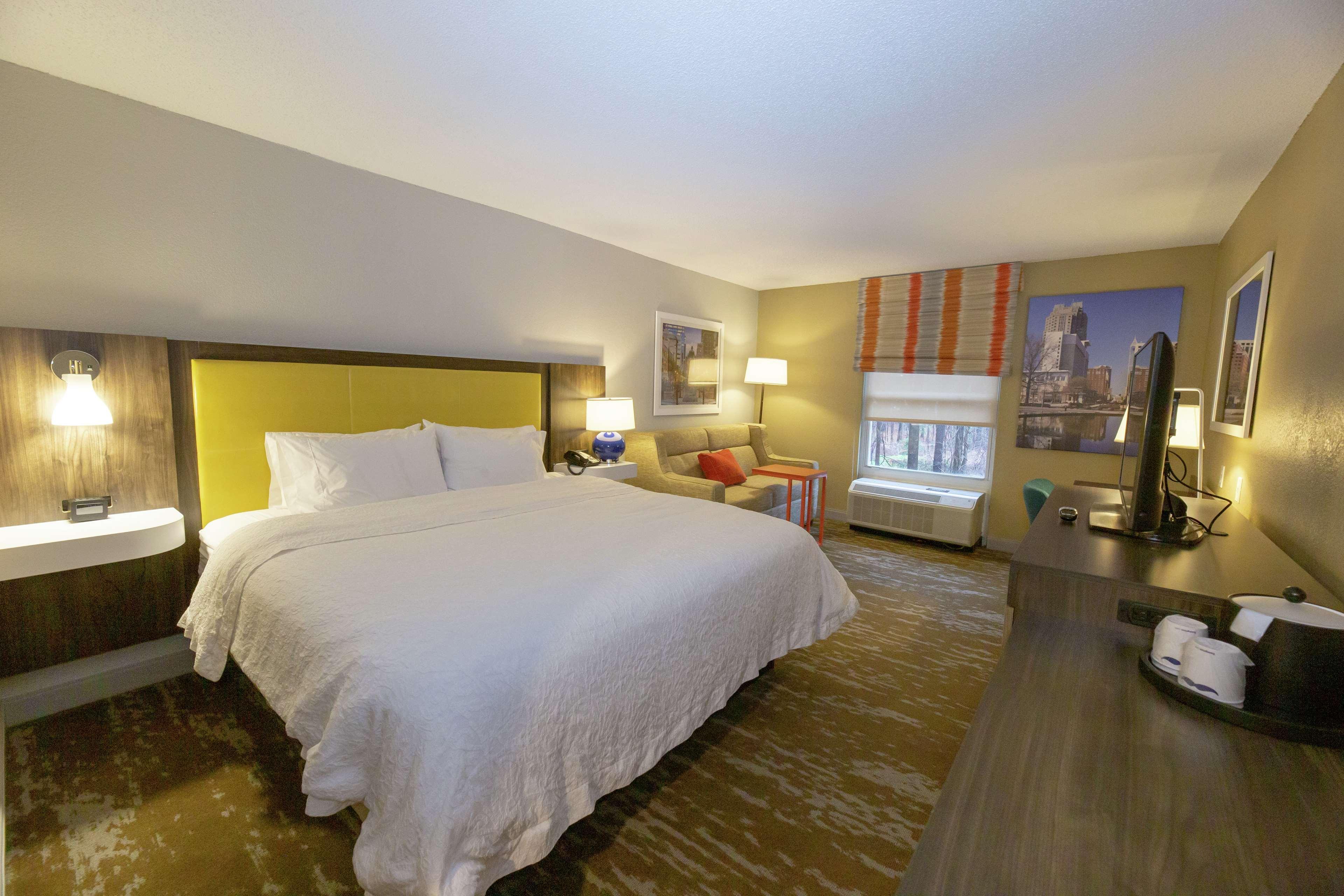 Hampton Inn & Suites Raleigh Cary Lenovo Center Екстер'єр фото