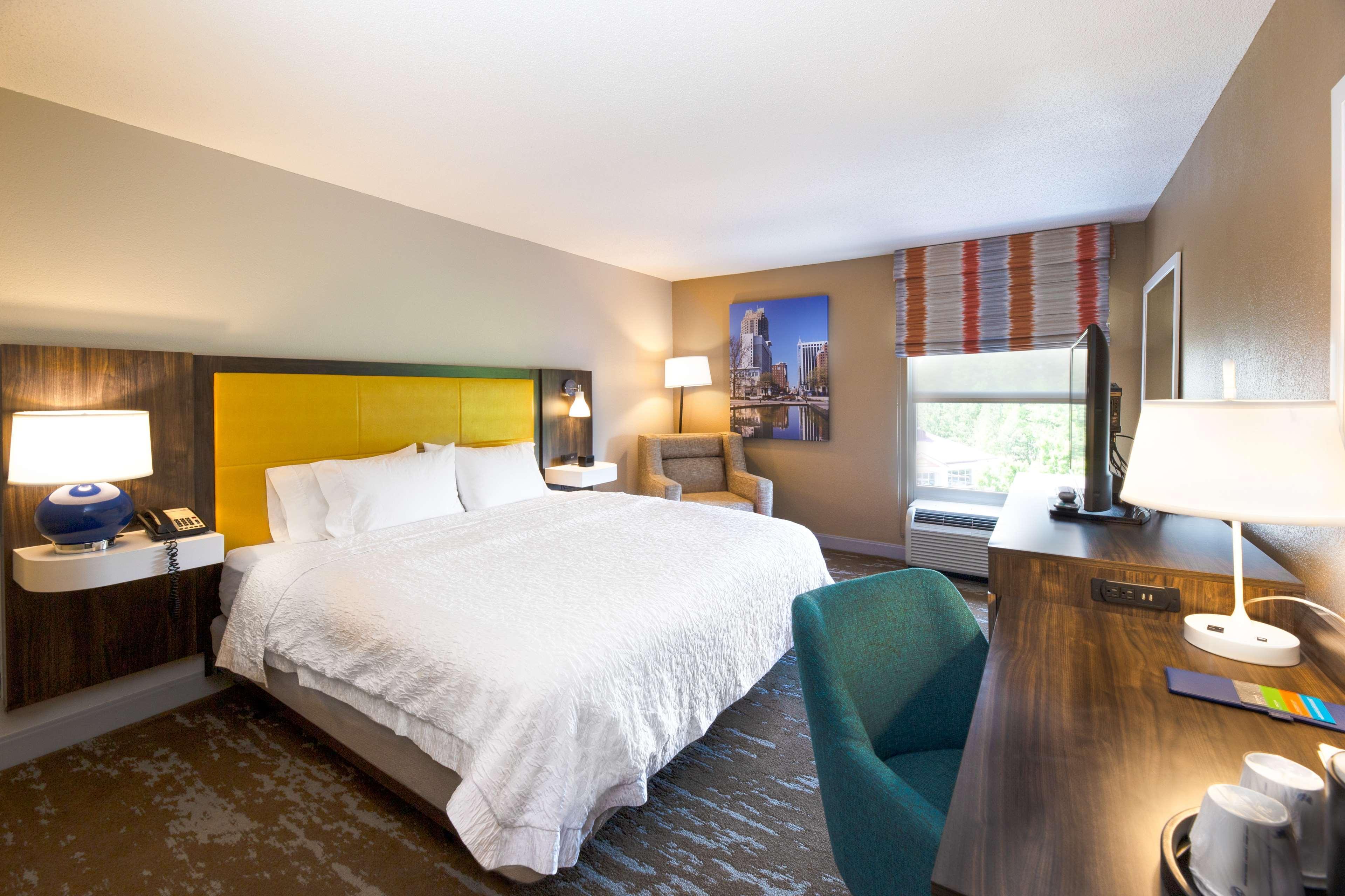 Hampton Inn & Suites Raleigh Cary Lenovo Center Екстер'єр фото