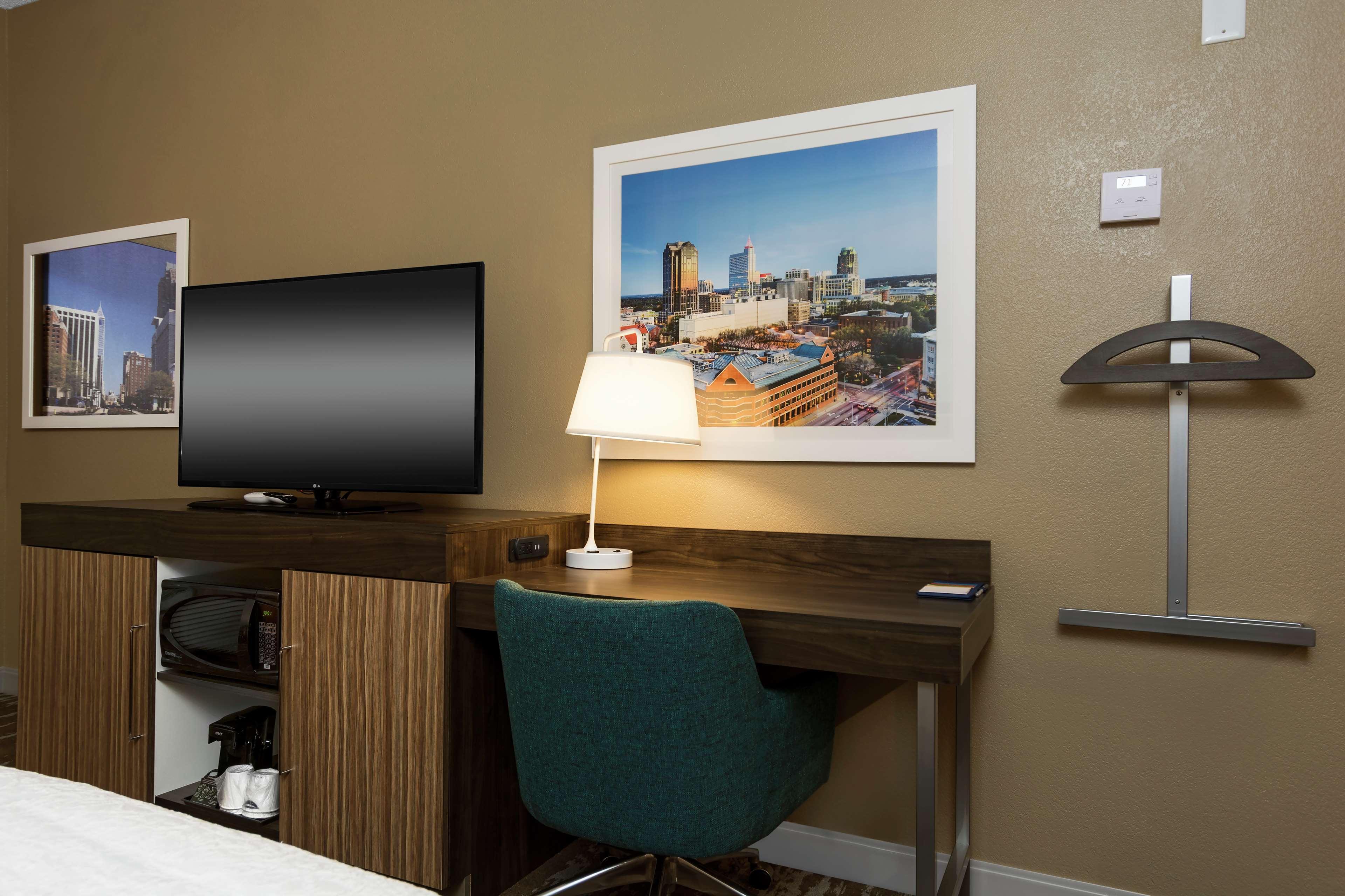 Hampton Inn & Suites Raleigh Cary Lenovo Center Екстер'єр фото
