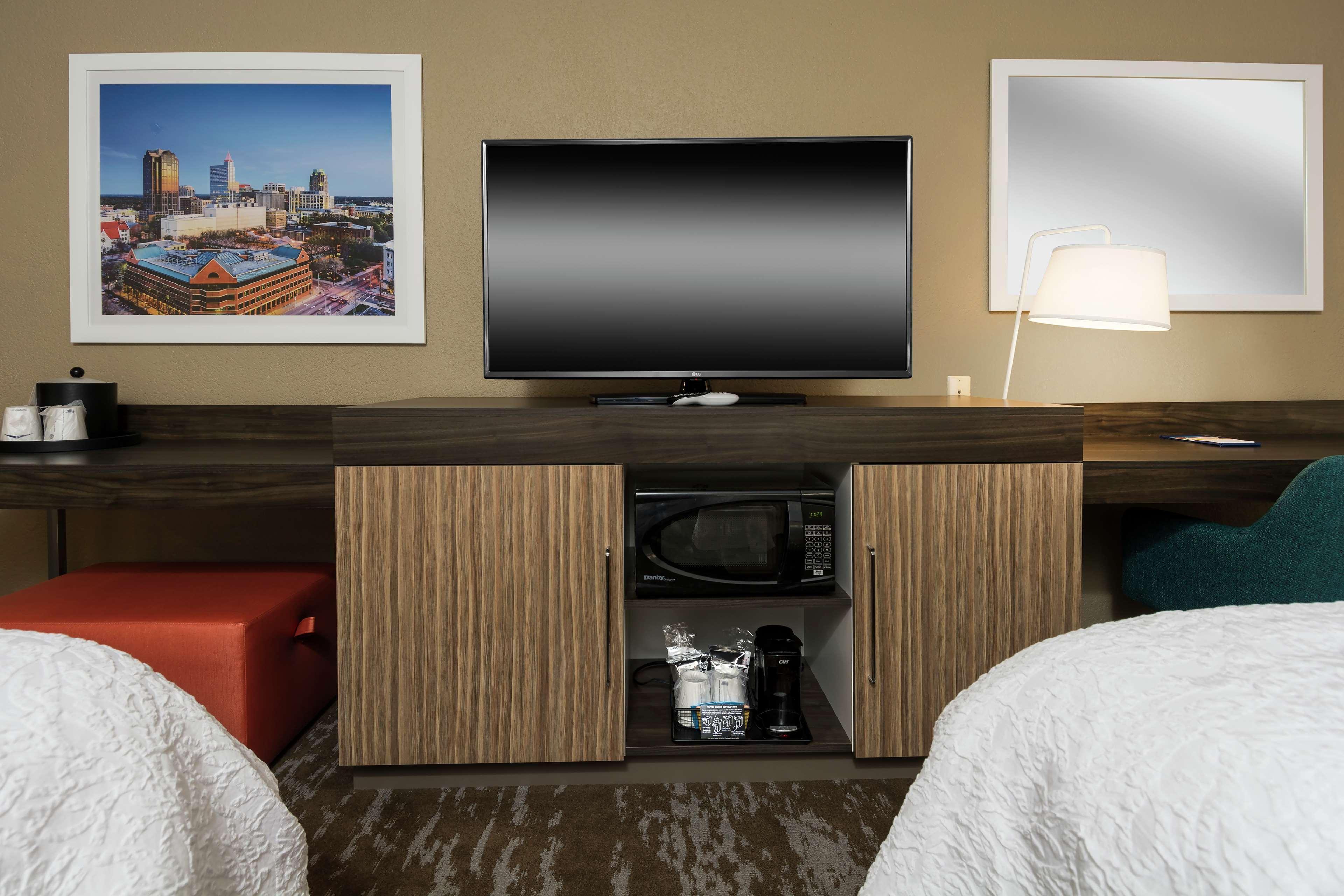 Hampton Inn & Suites Raleigh Cary Lenovo Center Екстер'єр фото