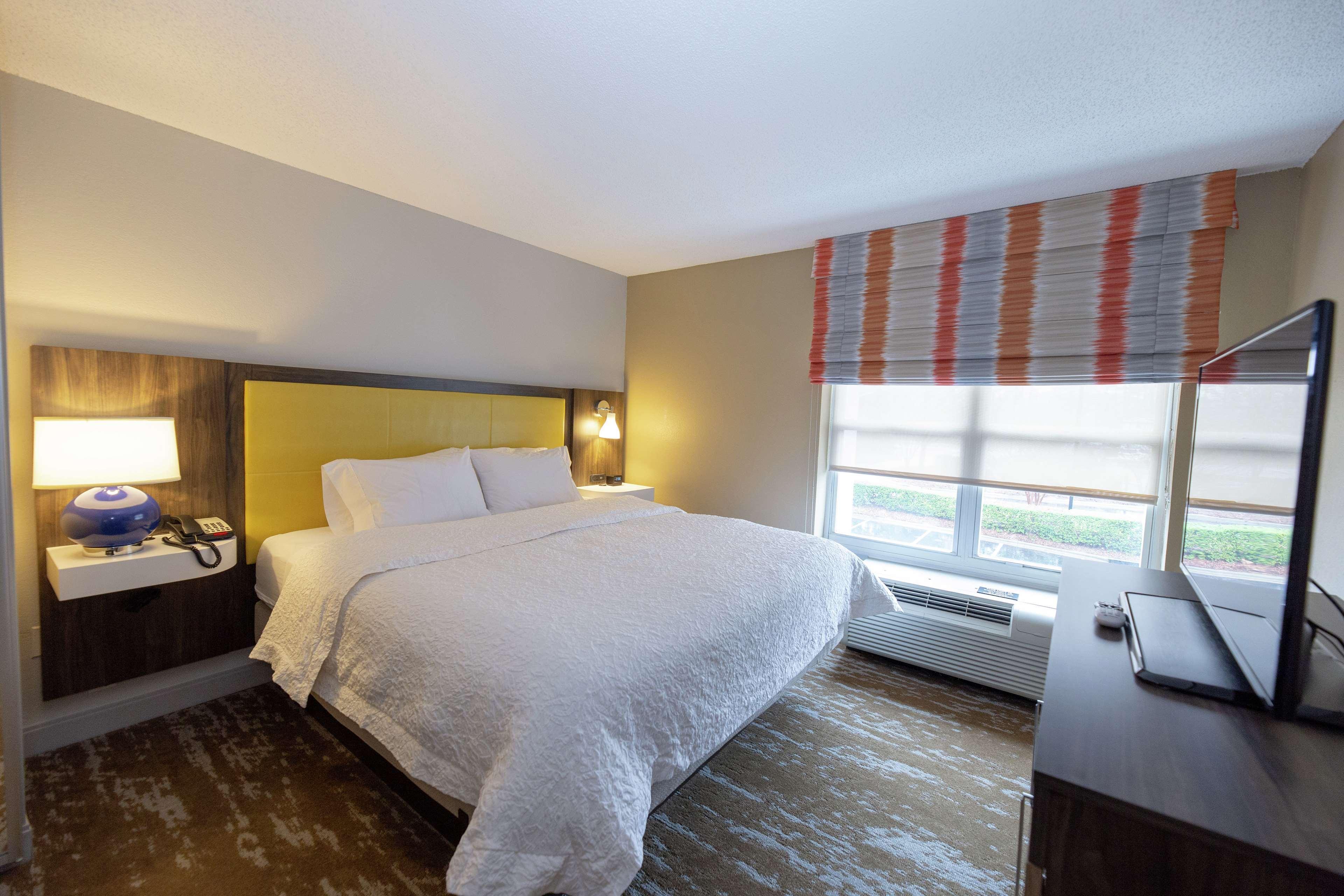 Hampton Inn & Suites Raleigh Cary Lenovo Center Екстер'єр фото