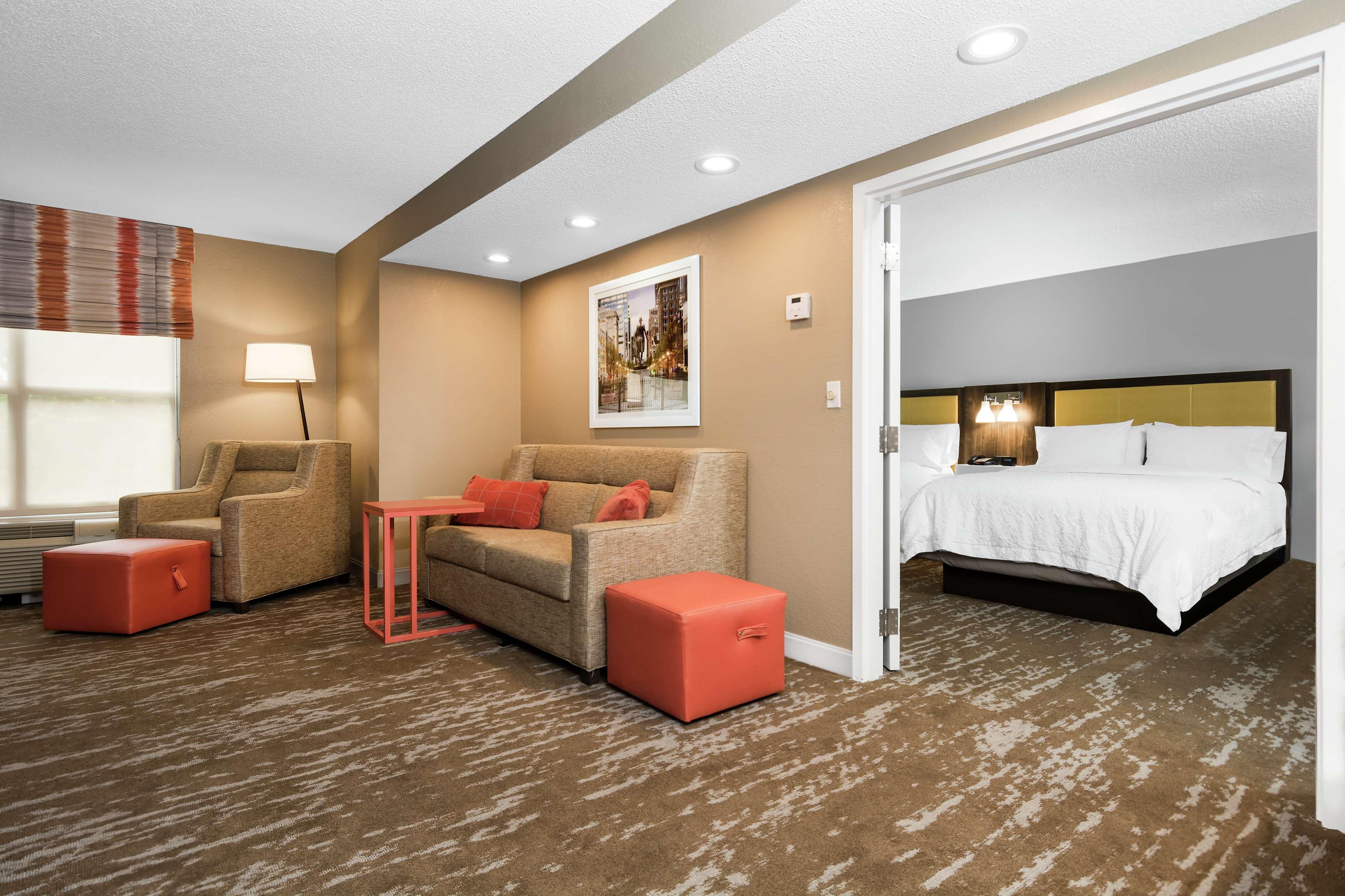 Hampton Inn & Suites Raleigh Cary Lenovo Center Екстер'єр фото