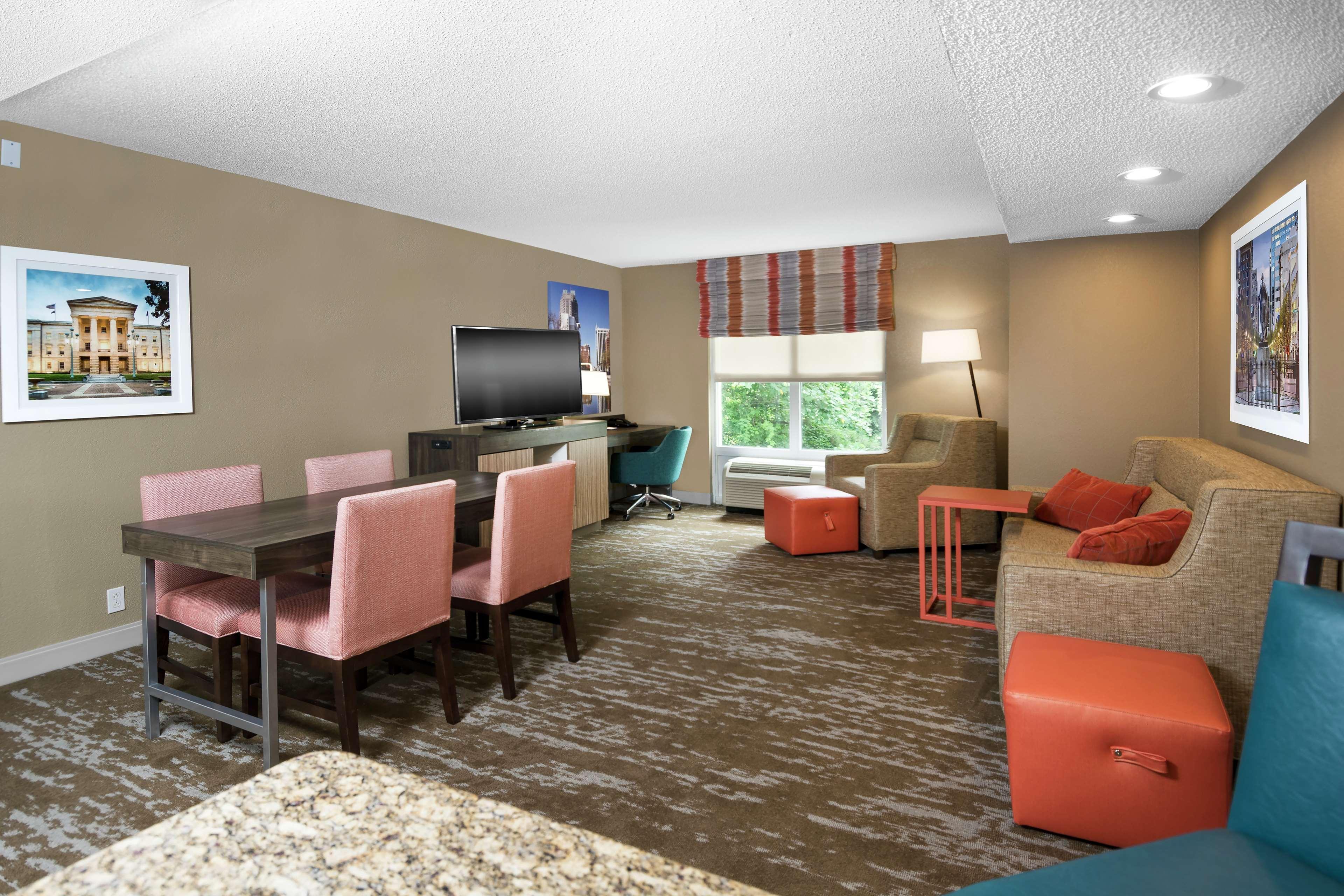 Hampton Inn & Suites Raleigh Cary Lenovo Center Екстер'єр фото