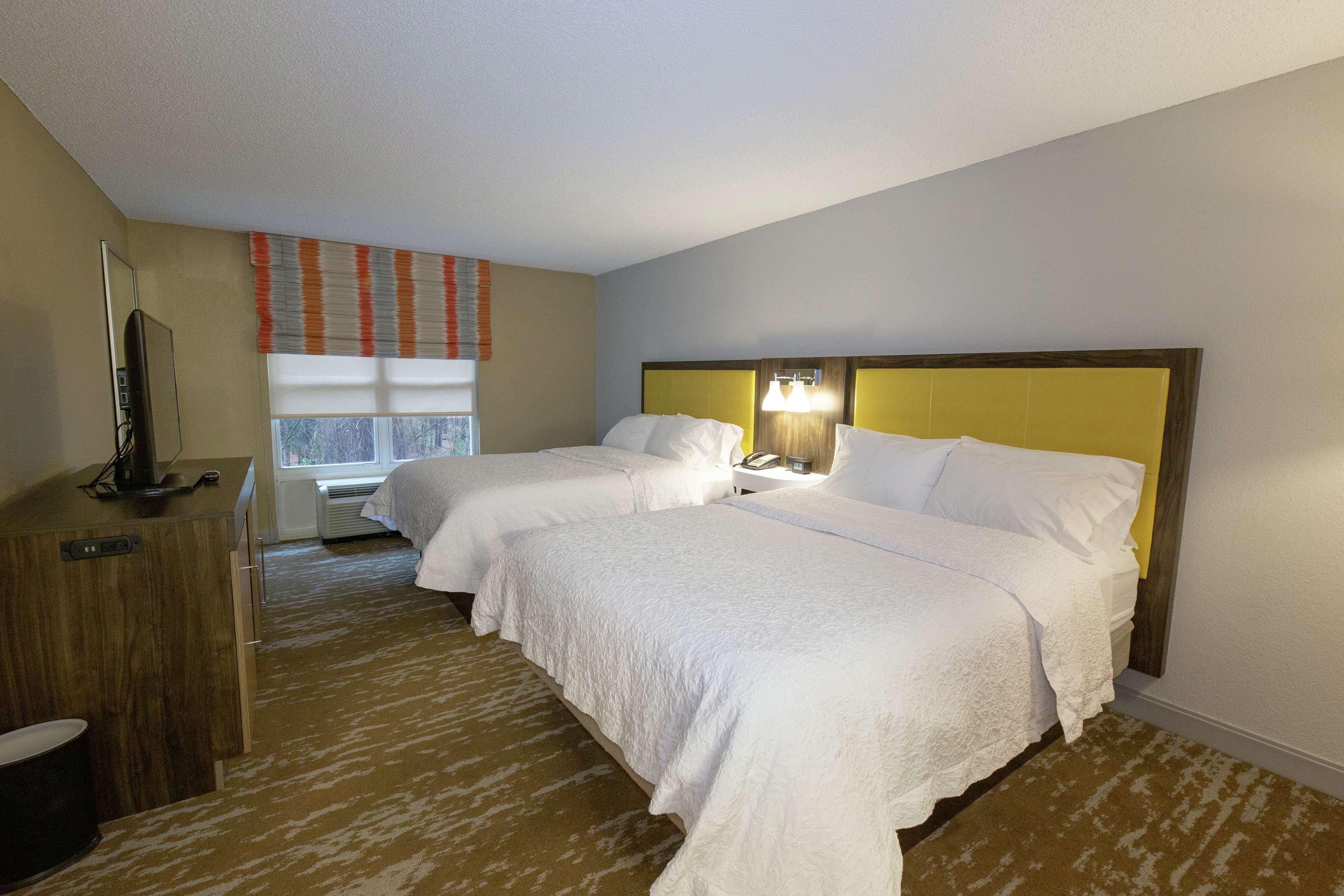 Hampton Inn & Suites Raleigh Cary Lenovo Center Екстер'єр фото