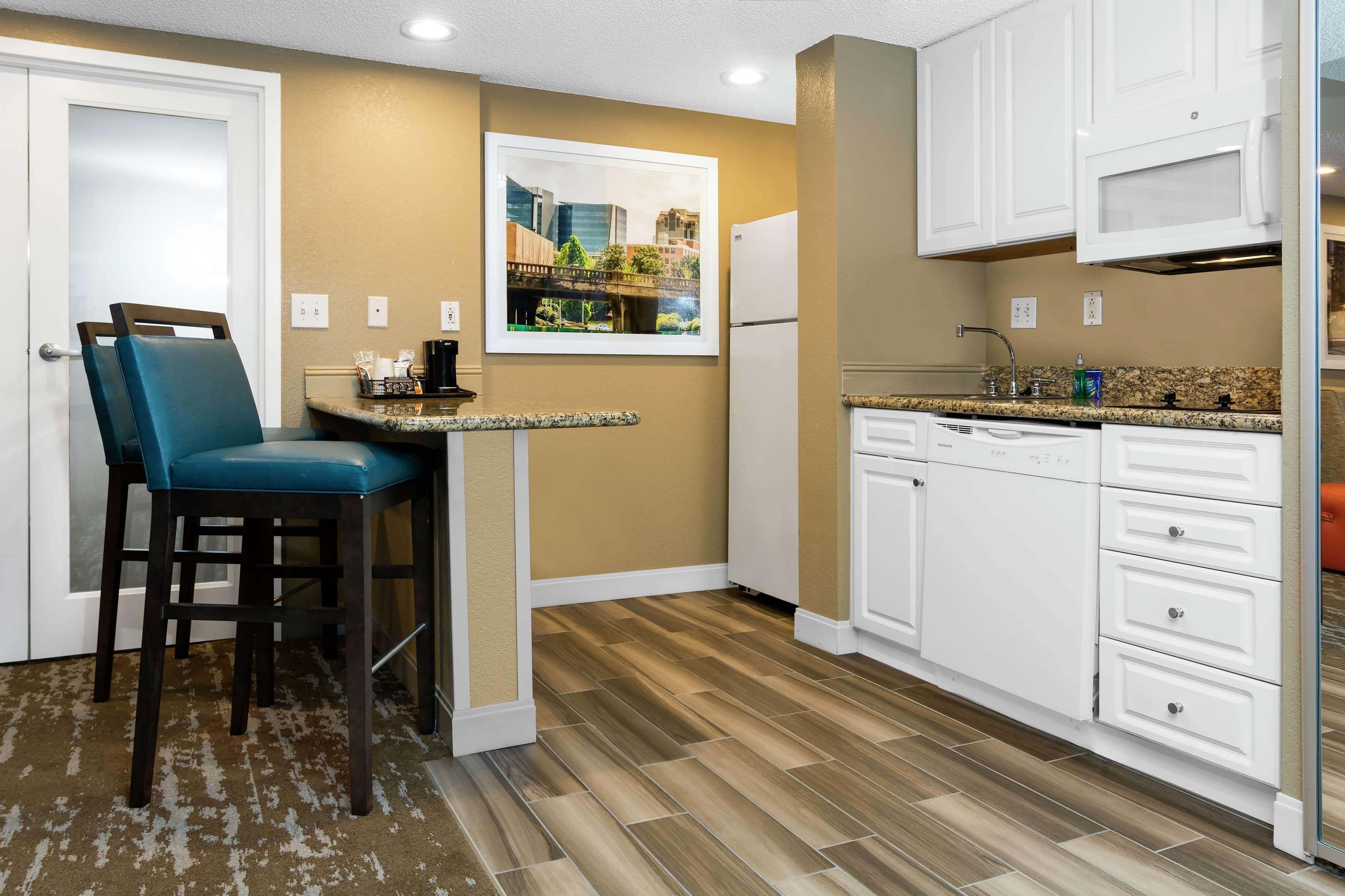 Hampton Inn & Suites Raleigh Cary Lenovo Center Екстер'єр фото