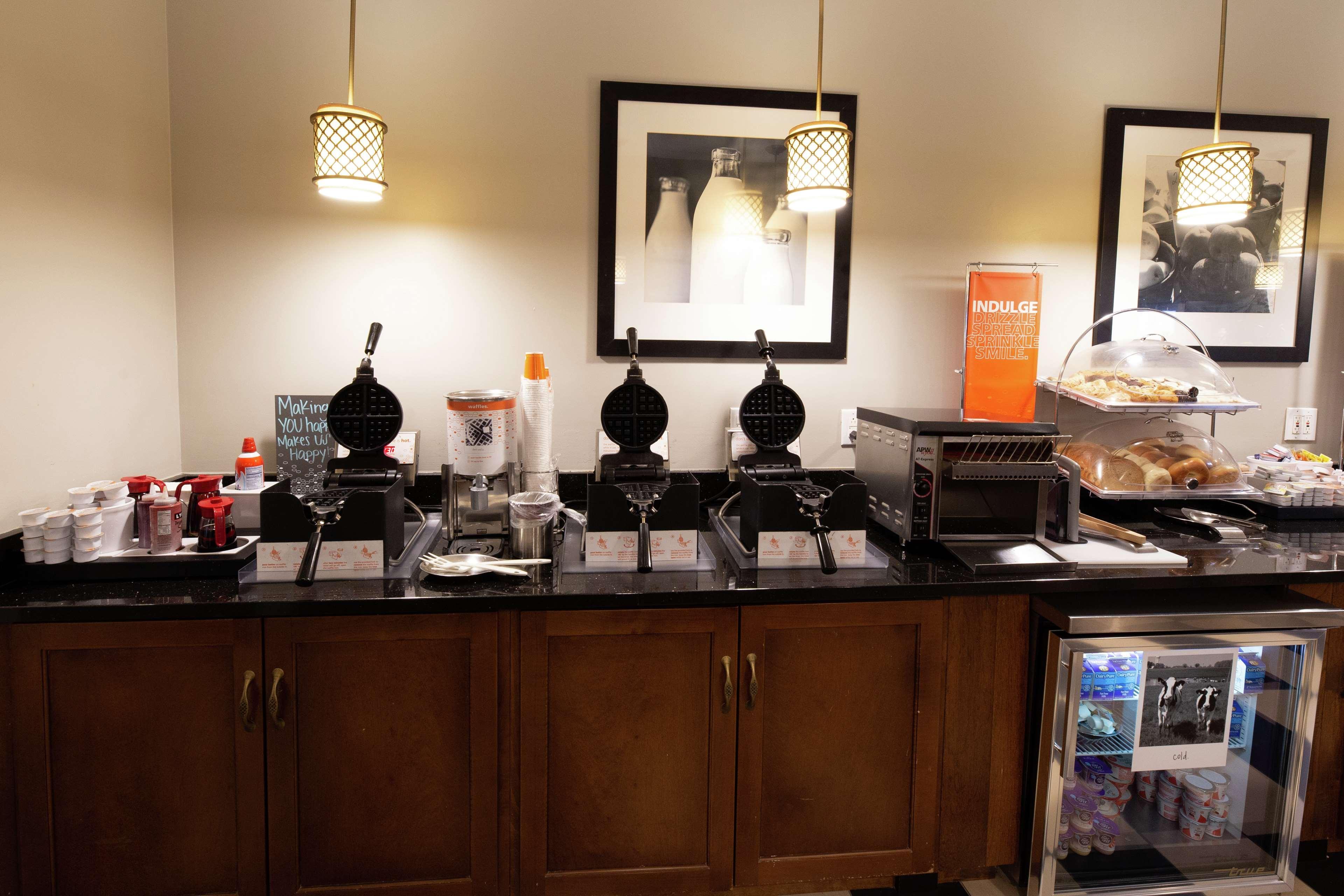 Hampton Inn & Suites Raleigh Cary Lenovo Center Екстер'єр фото