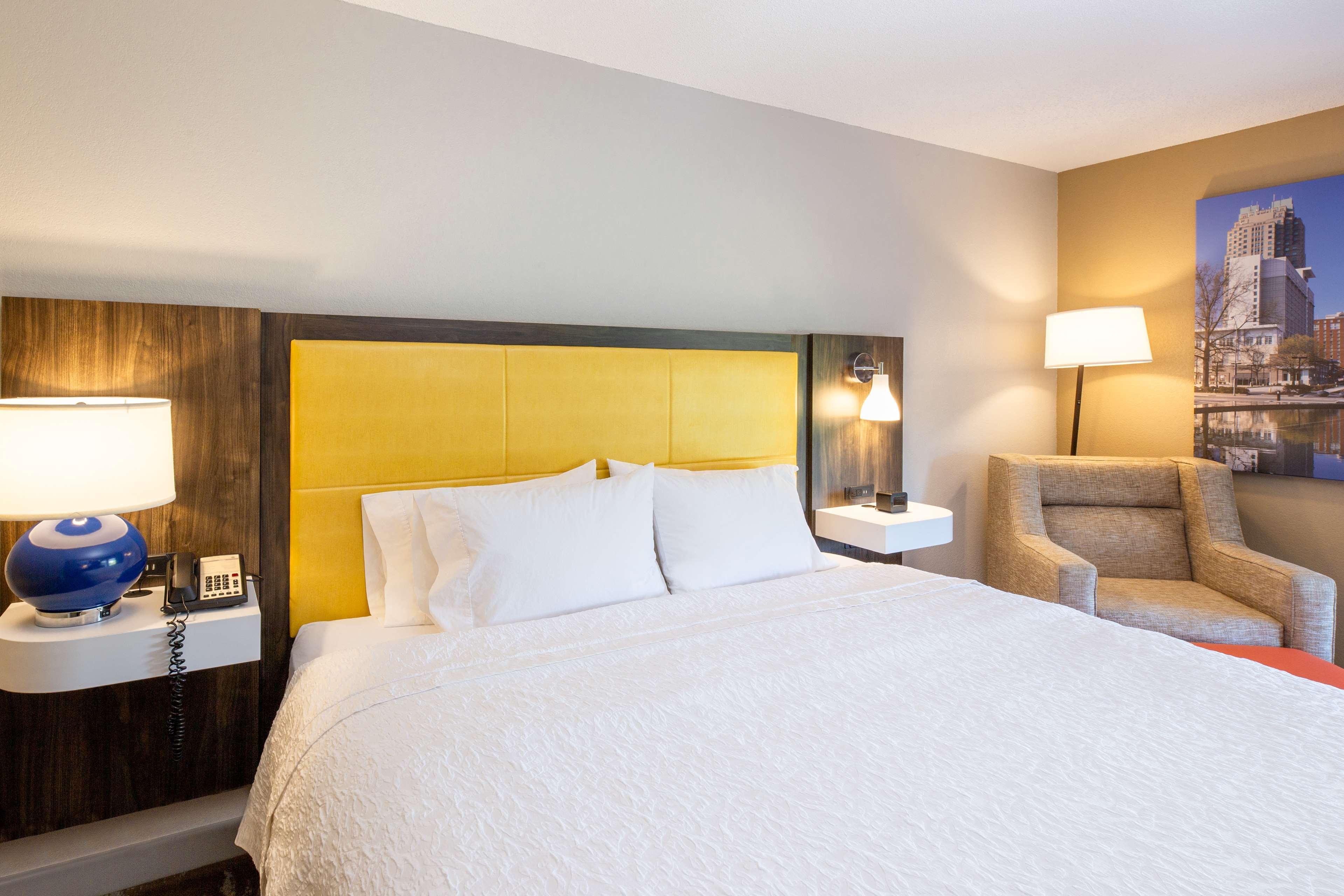 Hampton Inn & Suites Raleigh Cary Lenovo Center Екстер'єр фото