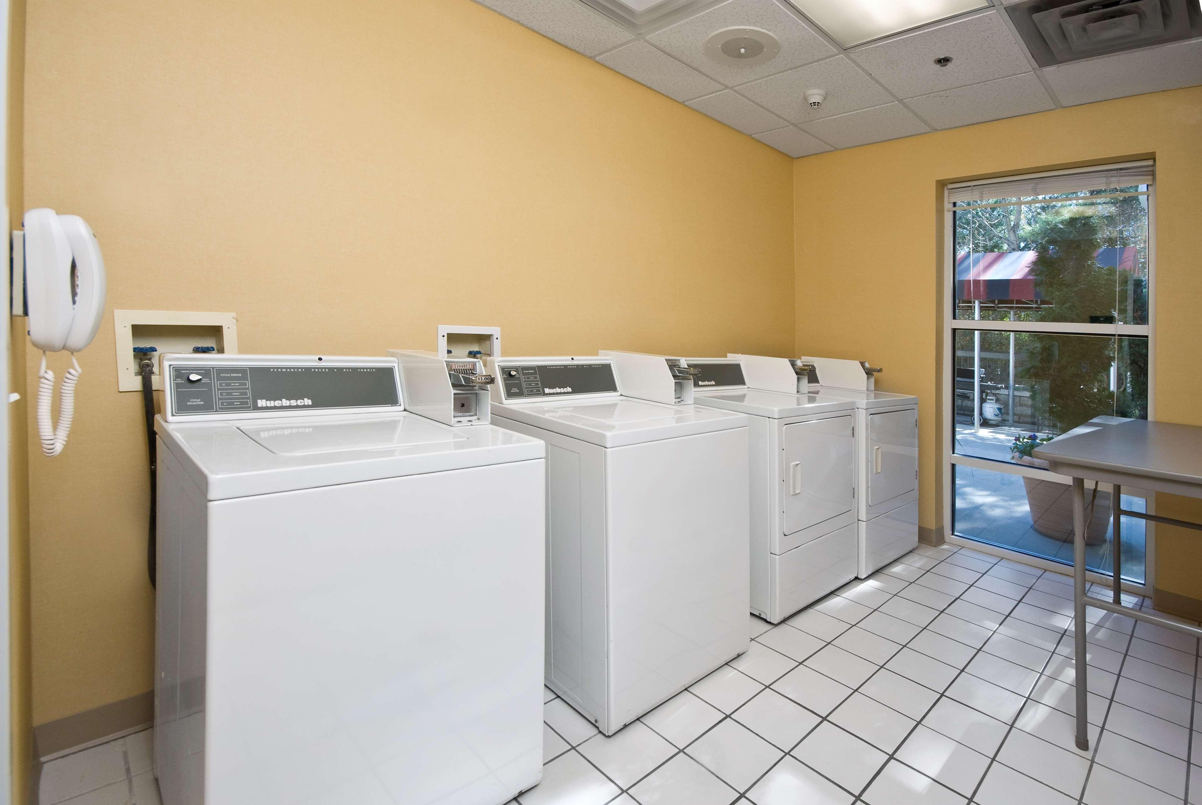 Hampton Inn & Suites Raleigh Cary Lenovo Center Екстер'єр фото