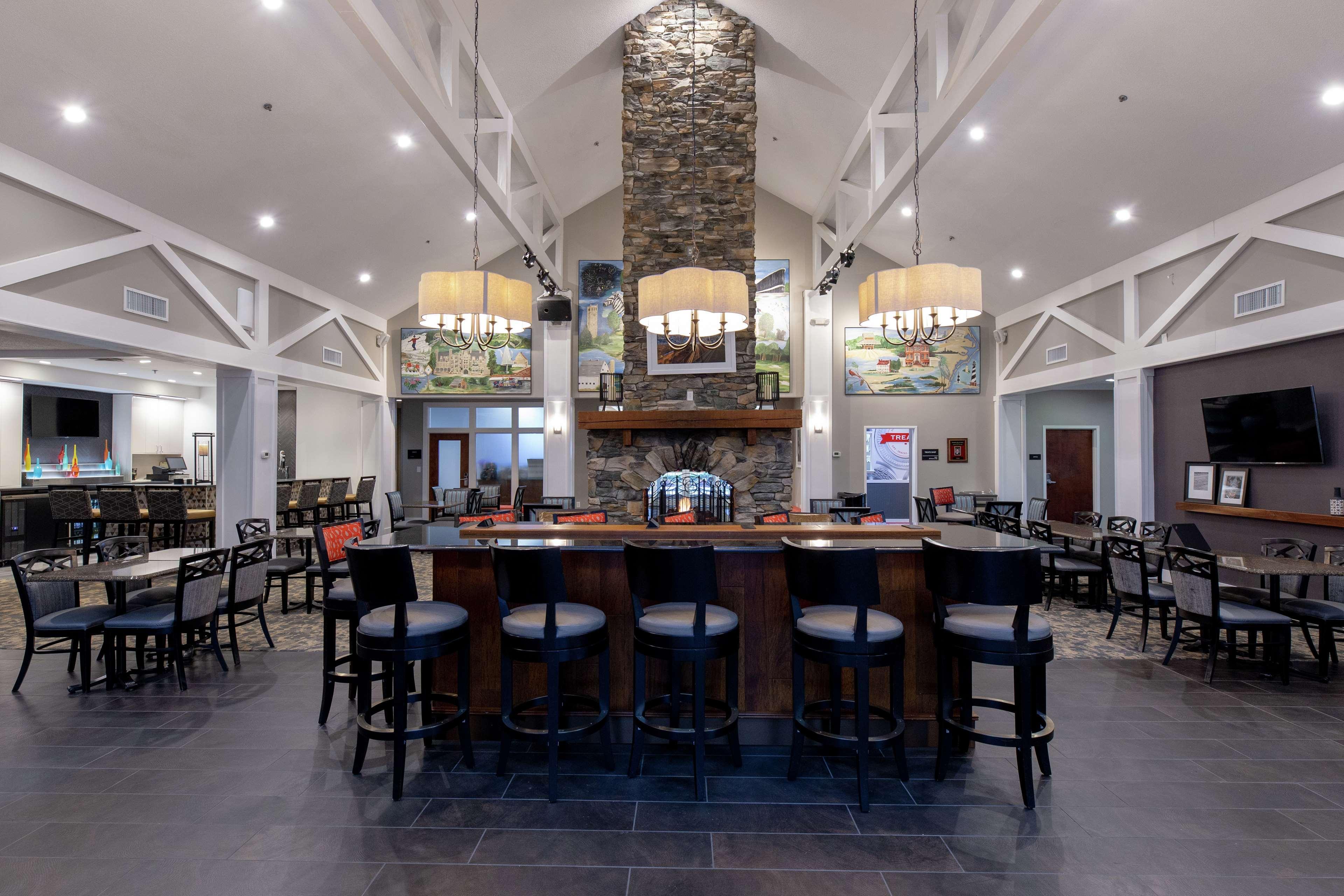 Hampton Inn & Suites Raleigh Cary Lenovo Center Екстер'єр фото