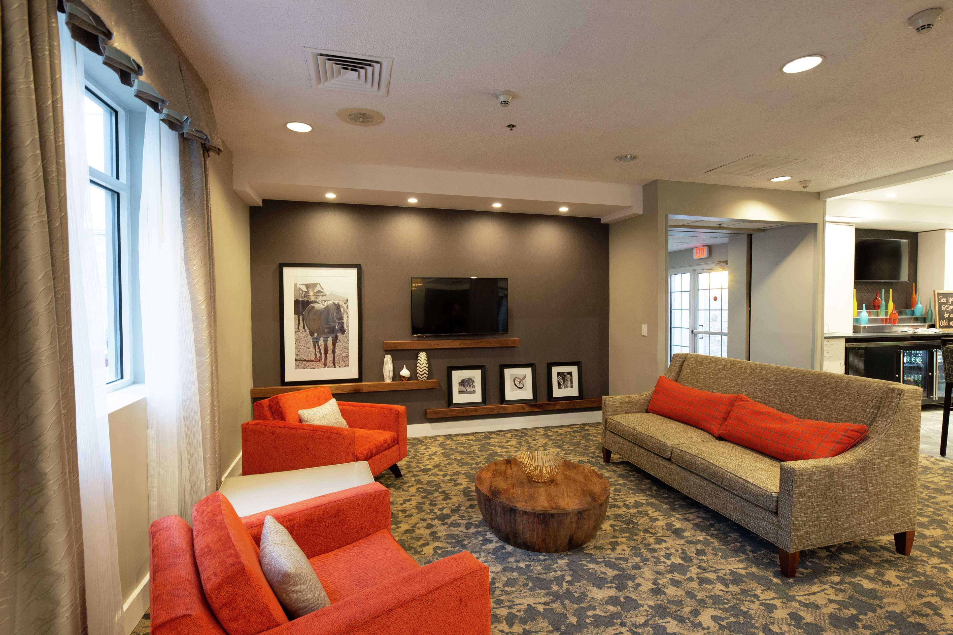 Hampton Inn & Suites Raleigh Cary Lenovo Center Екстер'єр фото