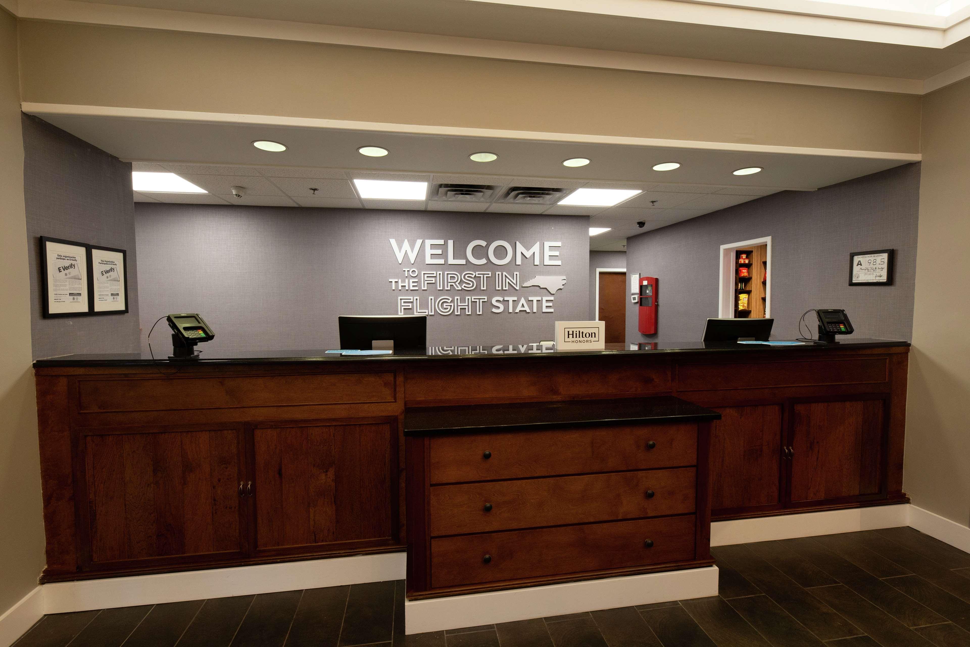 Hampton Inn & Suites Raleigh Cary Lenovo Center Екстер'єр фото