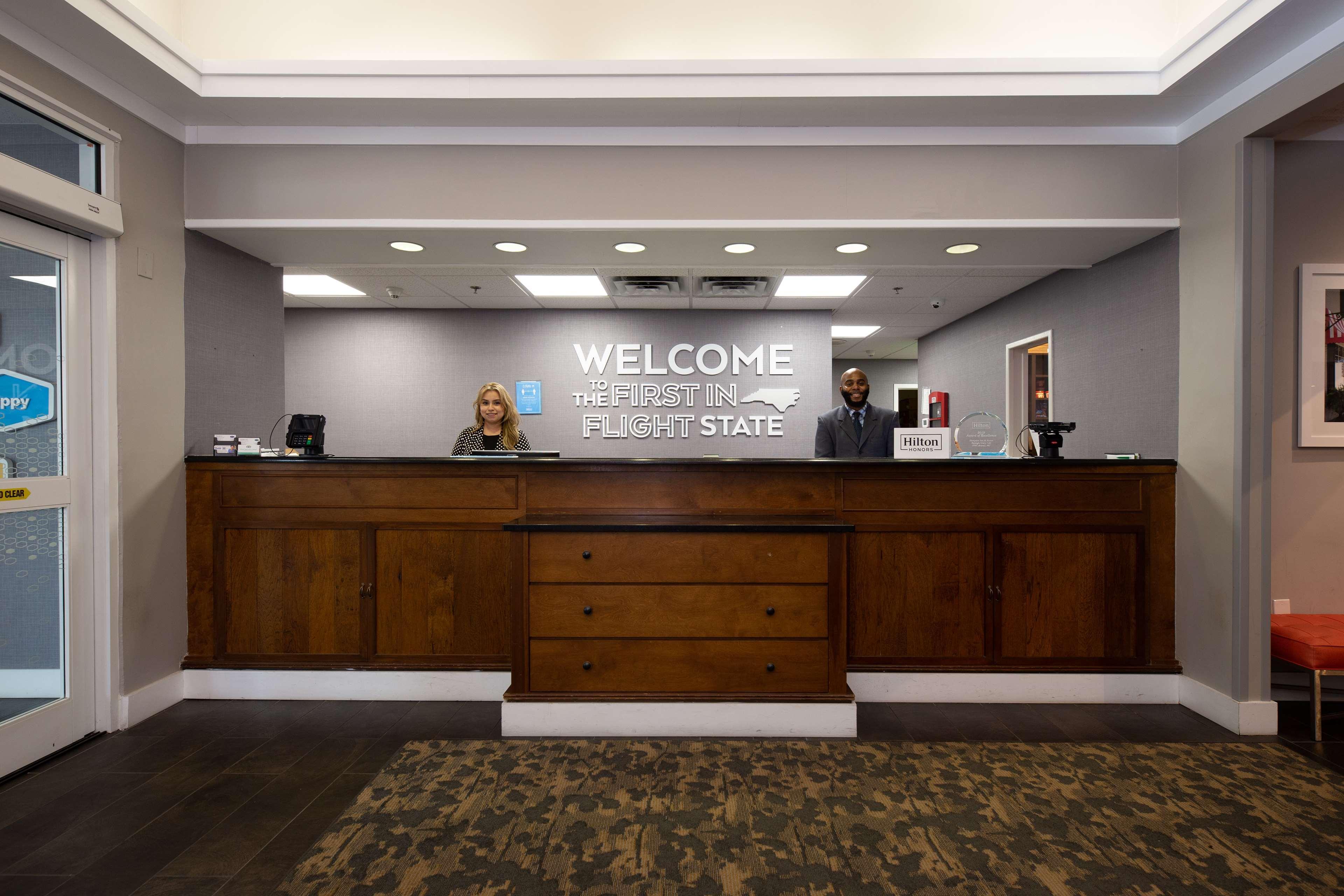 Hampton Inn & Suites Raleigh Cary Lenovo Center Екстер'єр фото