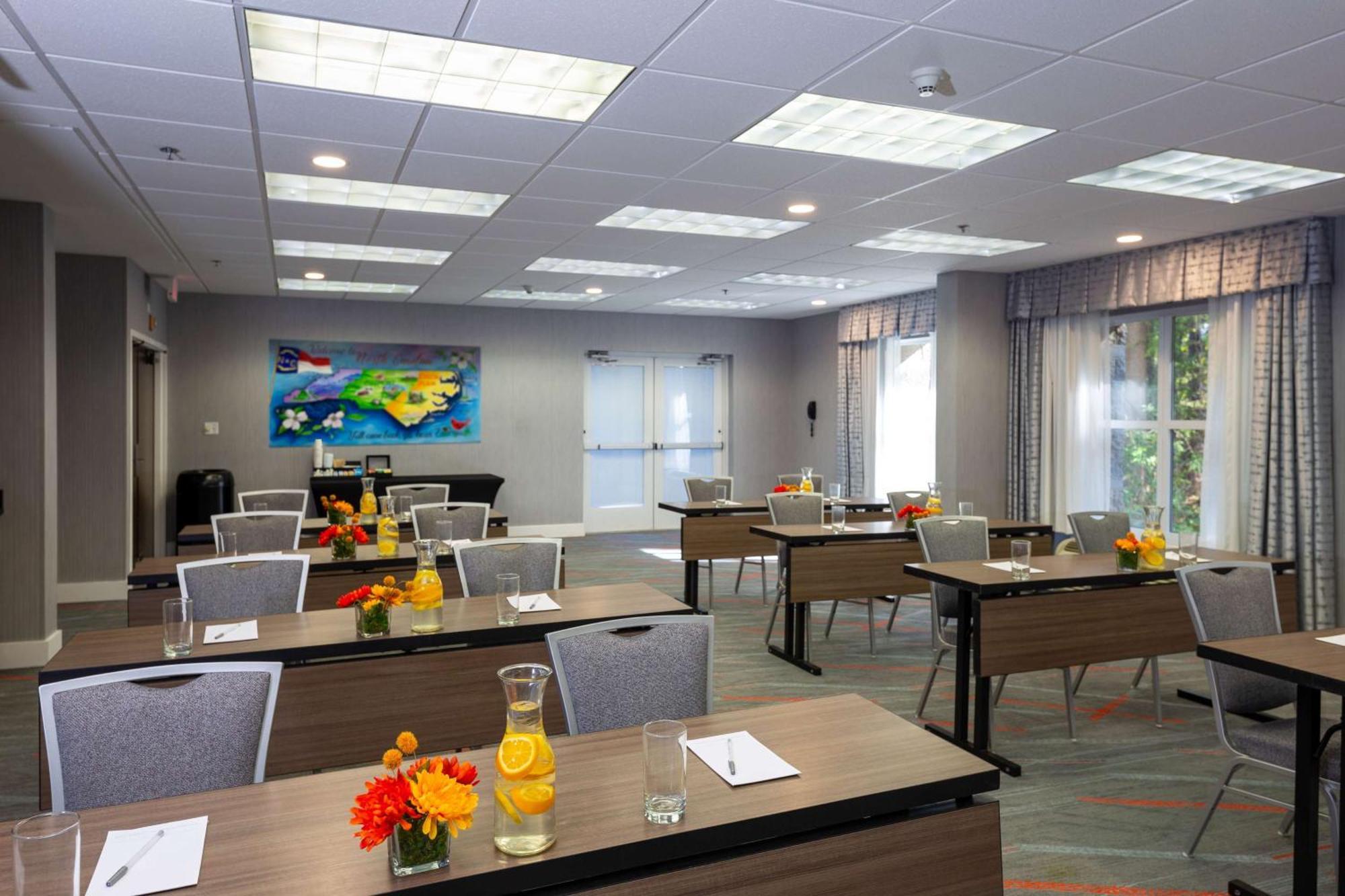 Hampton Inn & Suites Raleigh Cary Lenovo Center Екстер'єр фото
