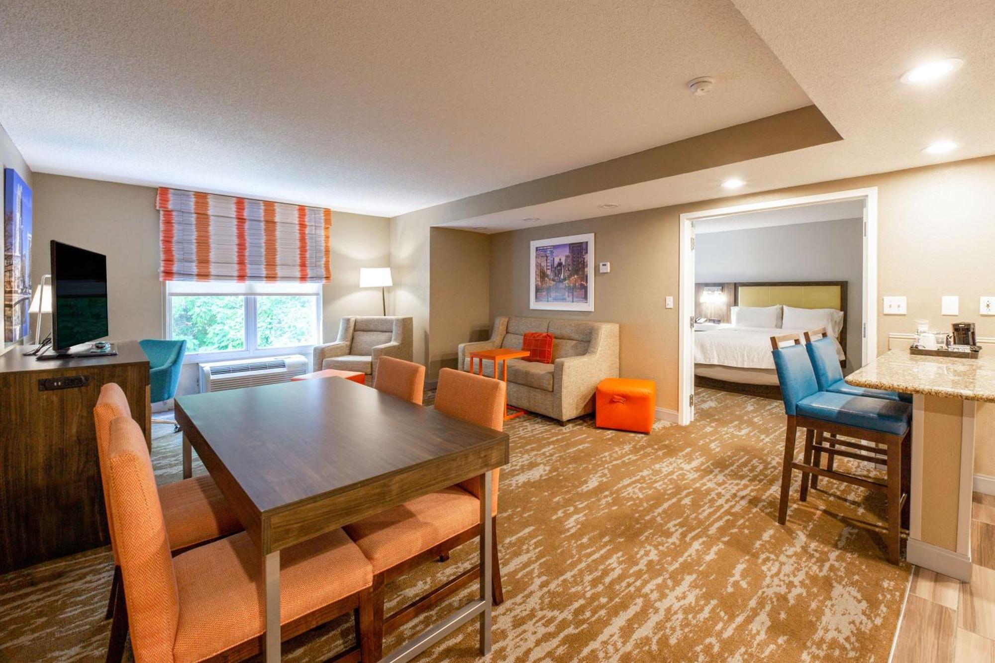 Hampton Inn & Suites Raleigh Cary Lenovo Center Екстер'єр фото