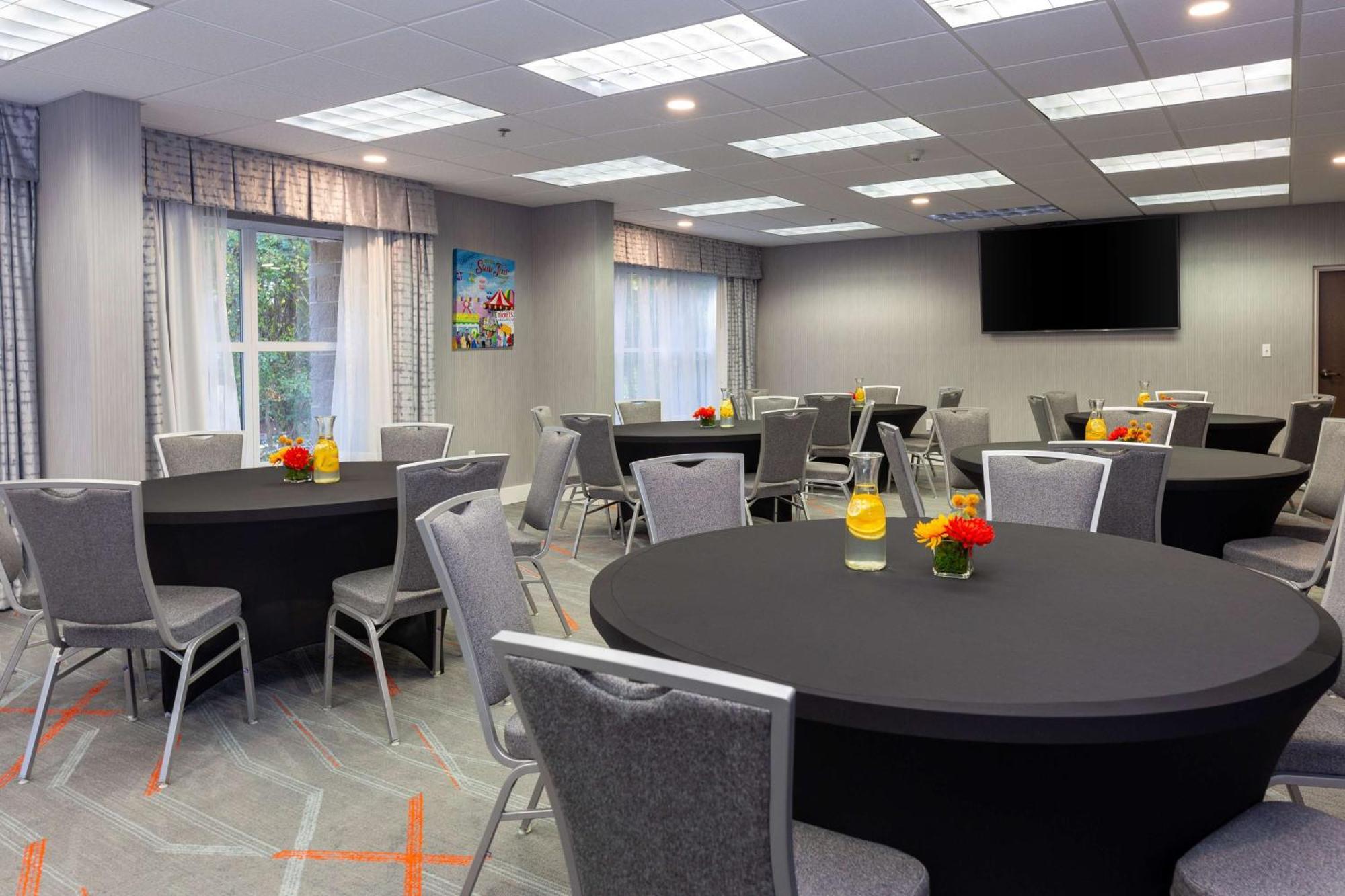 Hampton Inn & Suites Raleigh Cary Lenovo Center Екстер'єр фото