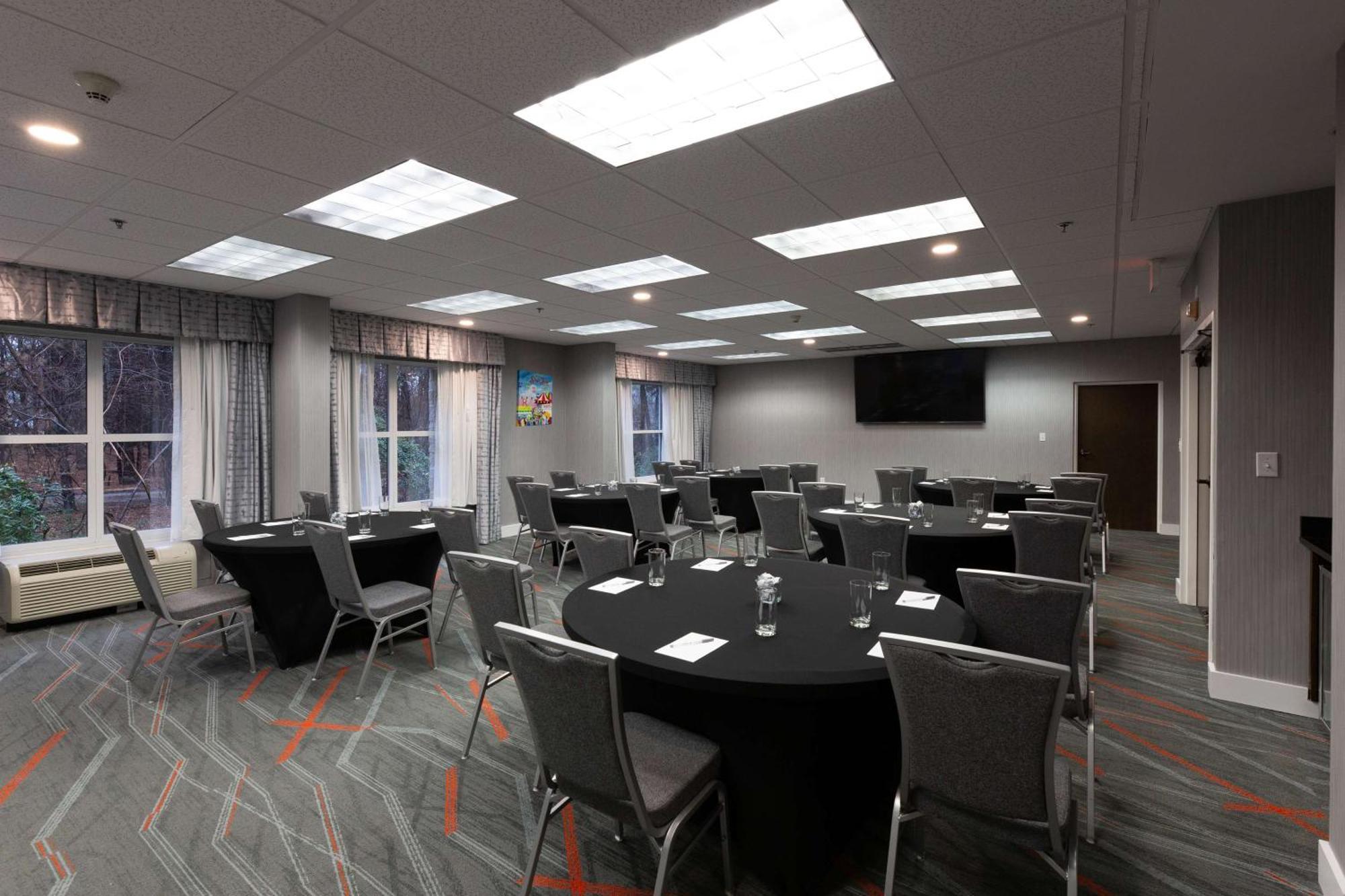 Hampton Inn & Suites Raleigh Cary Lenovo Center Екстер'єр фото