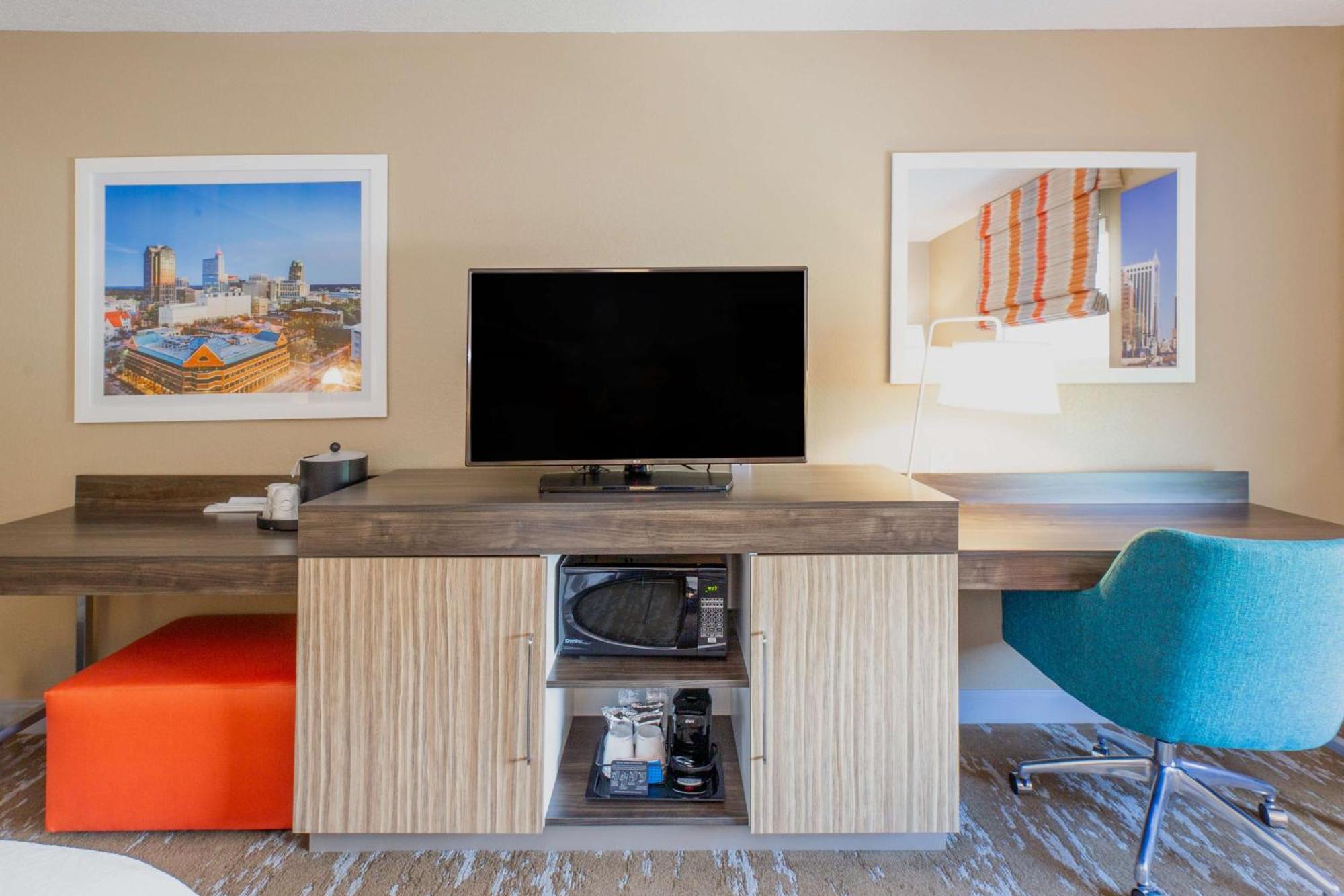 Hampton Inn & Suites Raleigh Cary Lenovo Center Екстер'єр фото