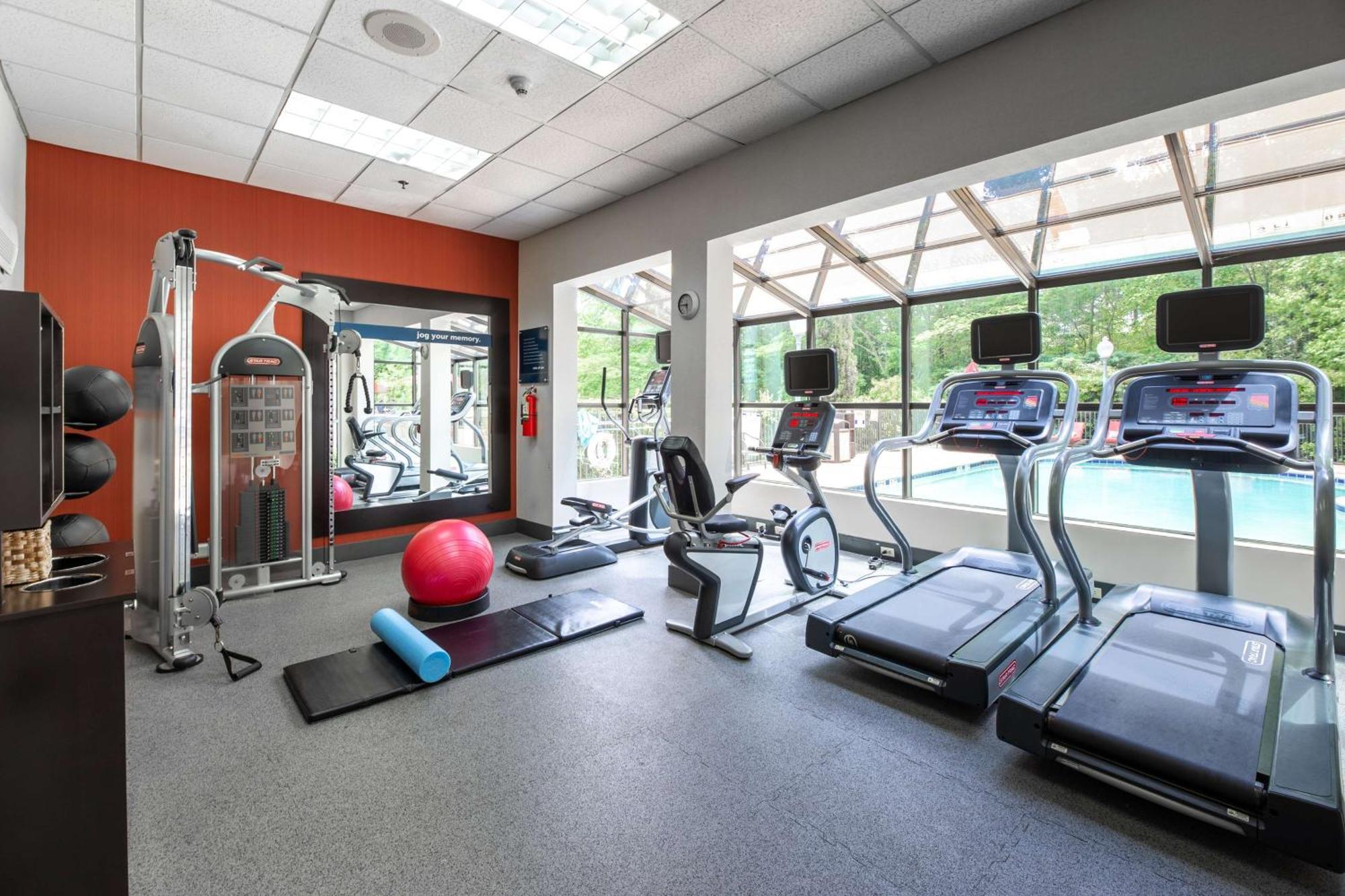 Hampton Inn & Suites Raleigh Cary Lenovo Center Екстер'єр фото