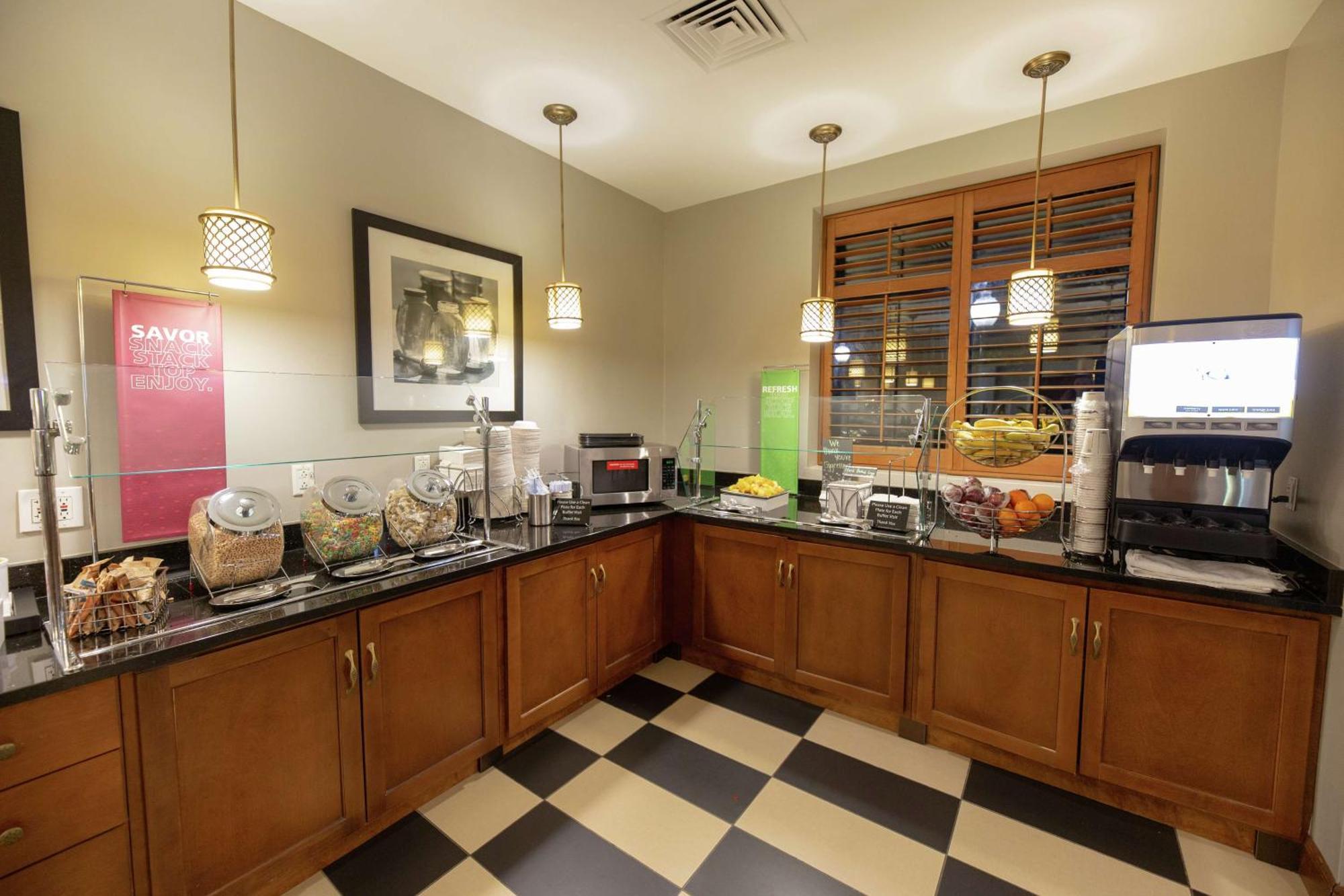 Hampton Inn & Suites Raleigh Cary Lenovo Center Екстер'єр фото