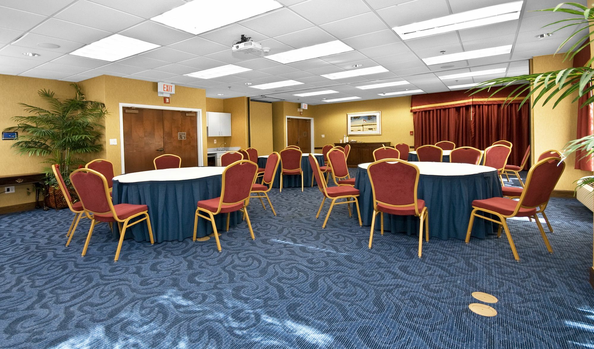 Hampton Inn & Suites Raleigh Cary Lenovo Center Бізнес фото